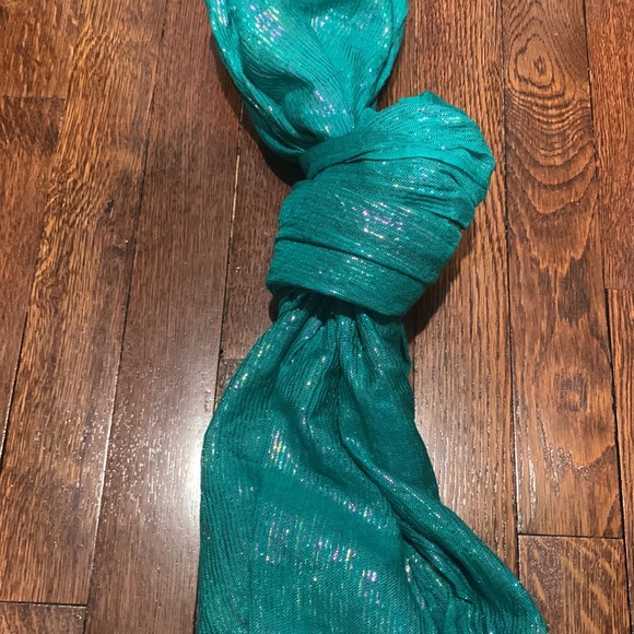 Green sparkly scarf - Picture 2 of 4